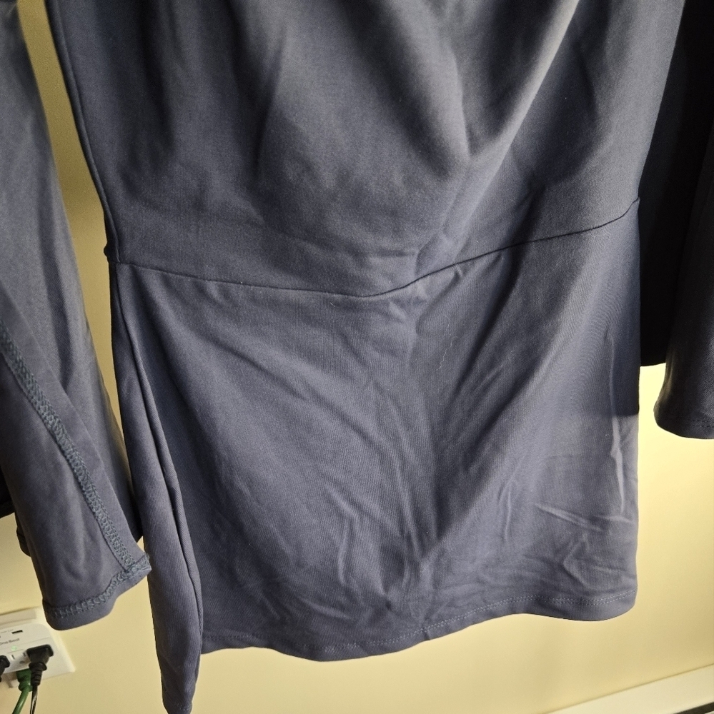 Susana Monaco NWT Long Bell Sleeve Top Size XSmall - Picture 3 of 9